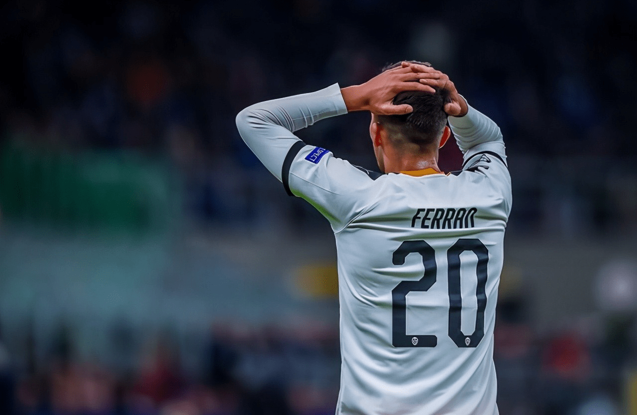 爱游戏体育入口 -关于布莱顿训练开放日，今晨手感冰凉引欢呼，欧篮联在即，更衣室氛围转暖的信息