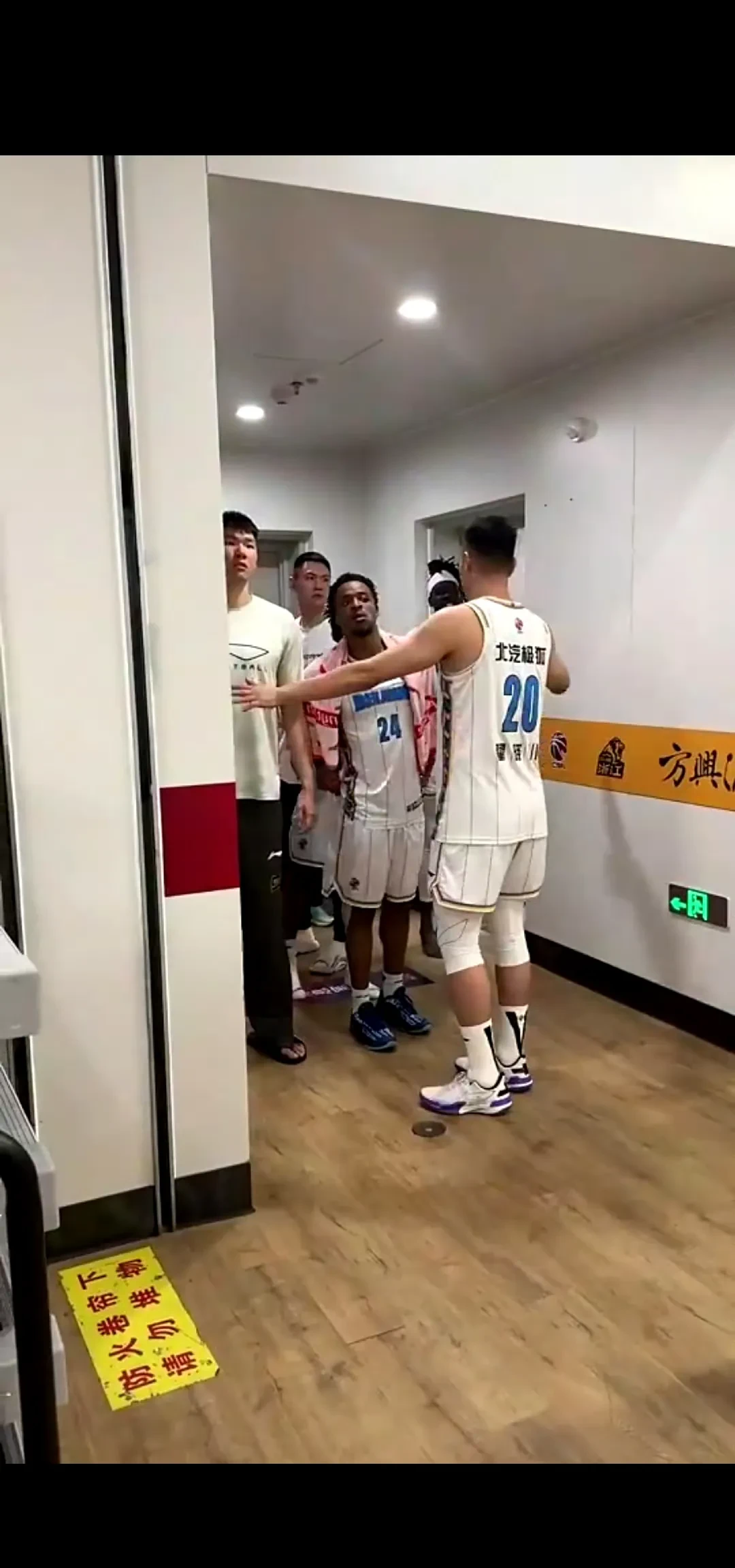 爱游戏娱乐 -风云突变!广厦男篮今夜更衣室发声;NBA总决赛版图或变;媒体盛赞;轮换策略成焦点