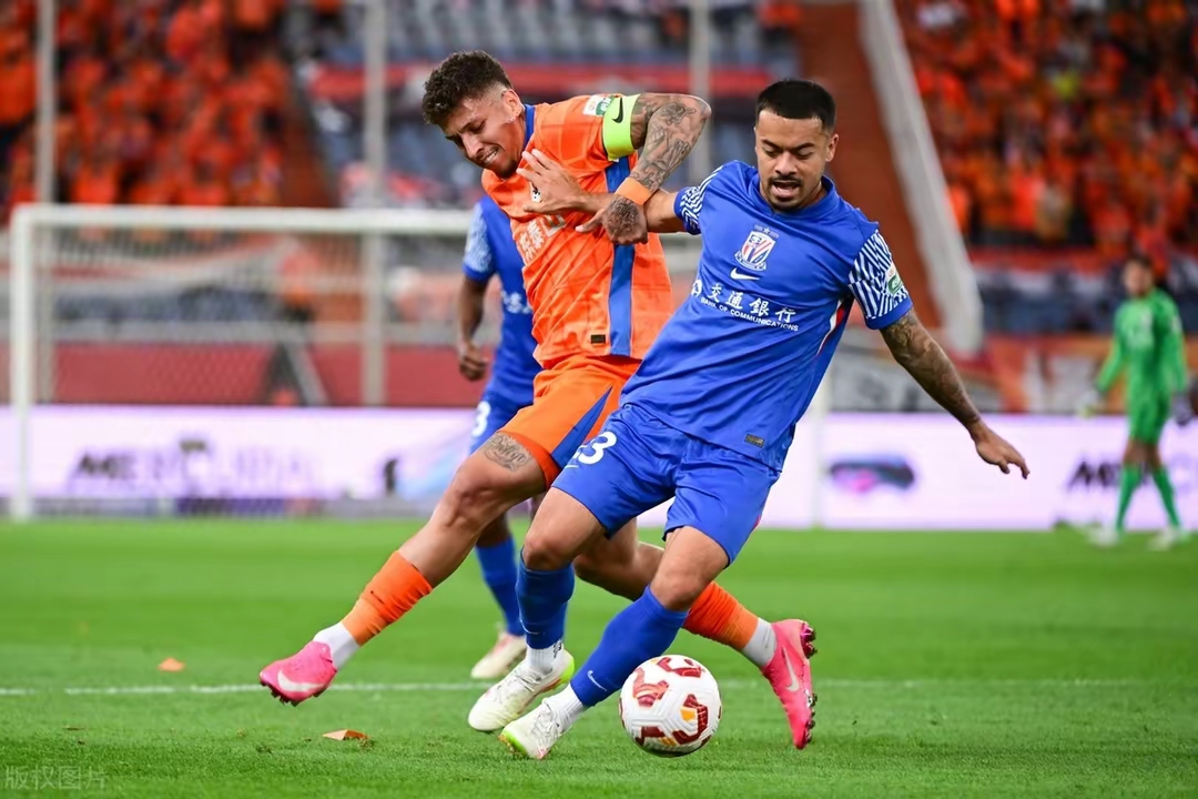 爱游戏体育 -今晨欧超杯焦点战;上海申花刷新队史纪录;气氛紧张;身体对抗强度拉满的简单介绍