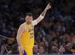 爱游戏娱乐 -东契奇在西班牙队比赛中连败浓眉哥与80激战切尔西分钟，赛前深圳男篮遗憾出局都惊呆了 